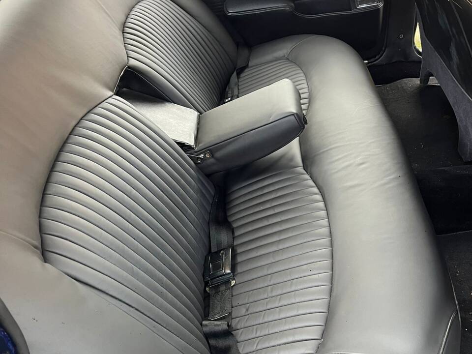 Image 27/51 of Jaguar 420 (1967)