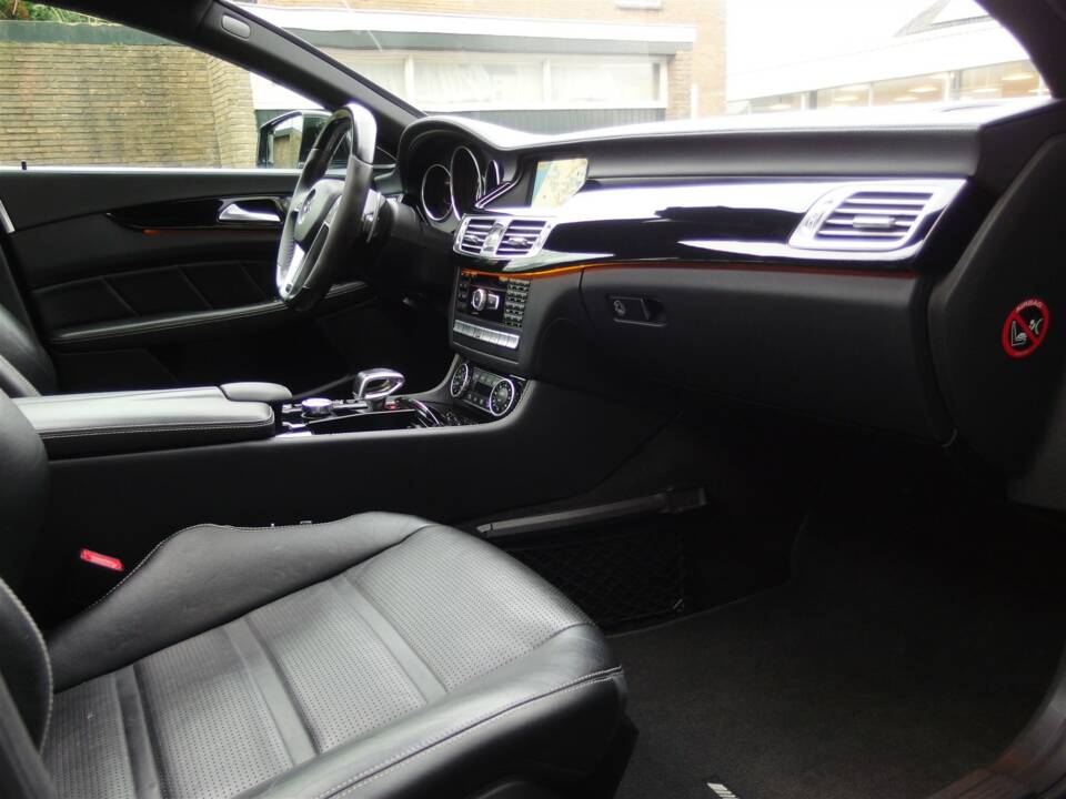 Image 39/97 of Mercedes-Benz CLS 63 AMG S 4MATIC (2013)