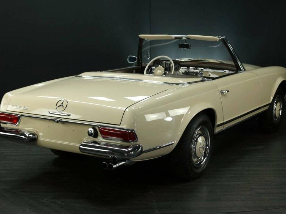 Image 2/50 of Mercedes-Benz 230 SL (1967)