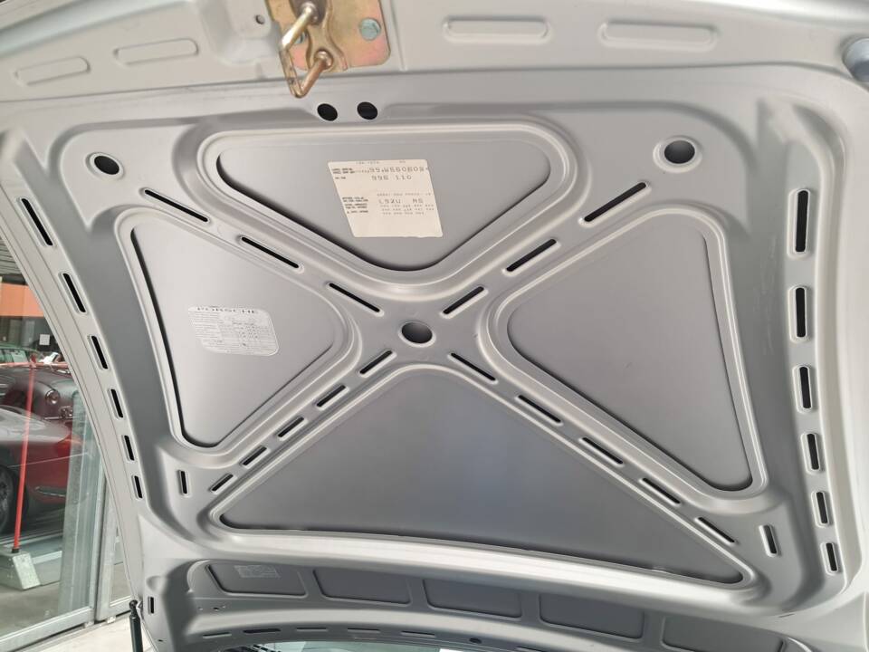 Immagine 26/33 di Porsche 911 Carrera (1996)