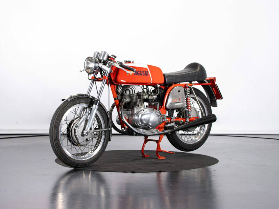 Image 8/50 of MV Agusta 350 S (1972)