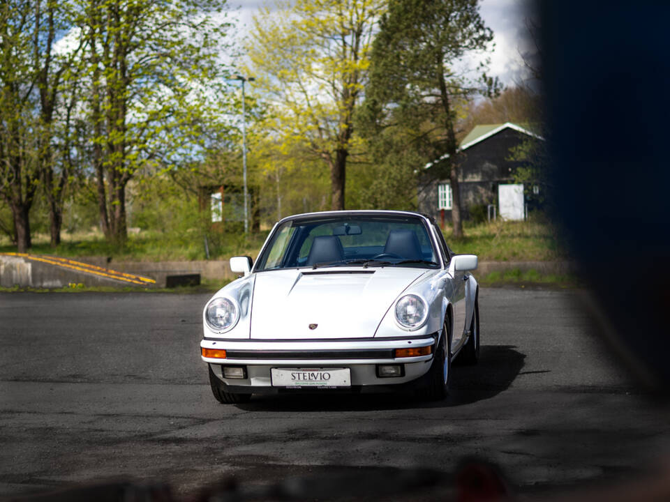 Image 44/45 of Porsche 911 Carrera 3.2 (1984)