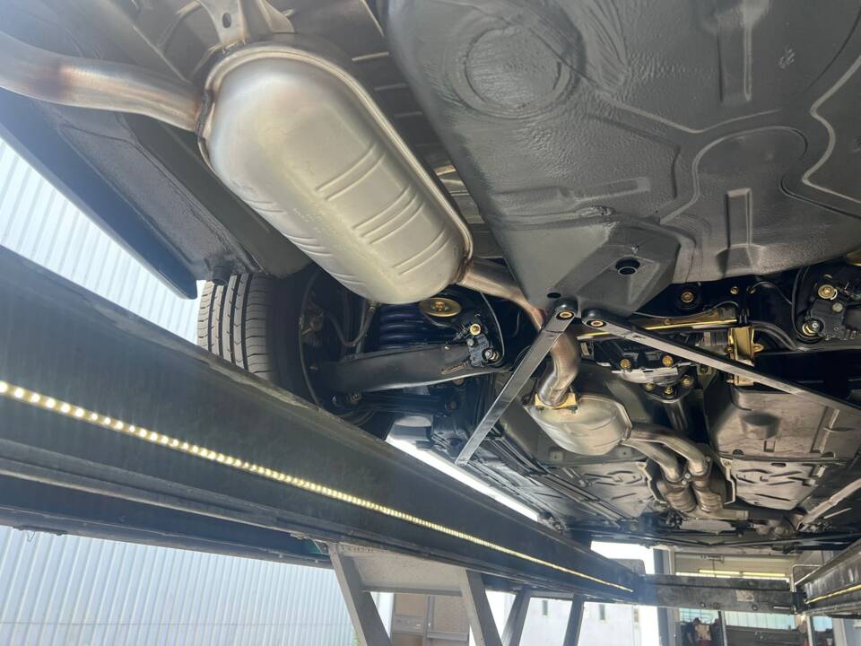 Image 17/22 of Mercedes-Benz E 220 (1993)