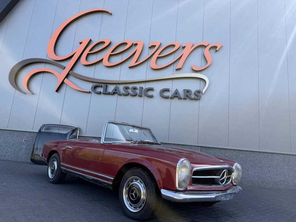 Image 2/50 of Mercedes-Benz 230 SL (1966)