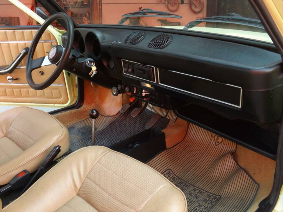 Image 25/50 of FIAT 128 Sport Coupe (1974)