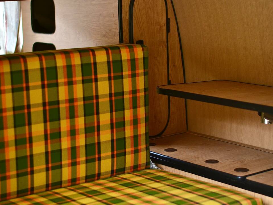 Image 5/18 of Volkswagen T2b panel van (1978)