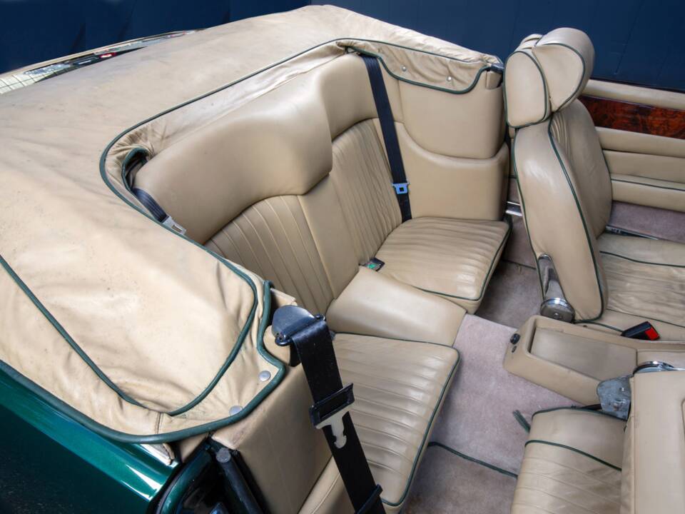Image 16/20 of Aston Martin V8 (1981)