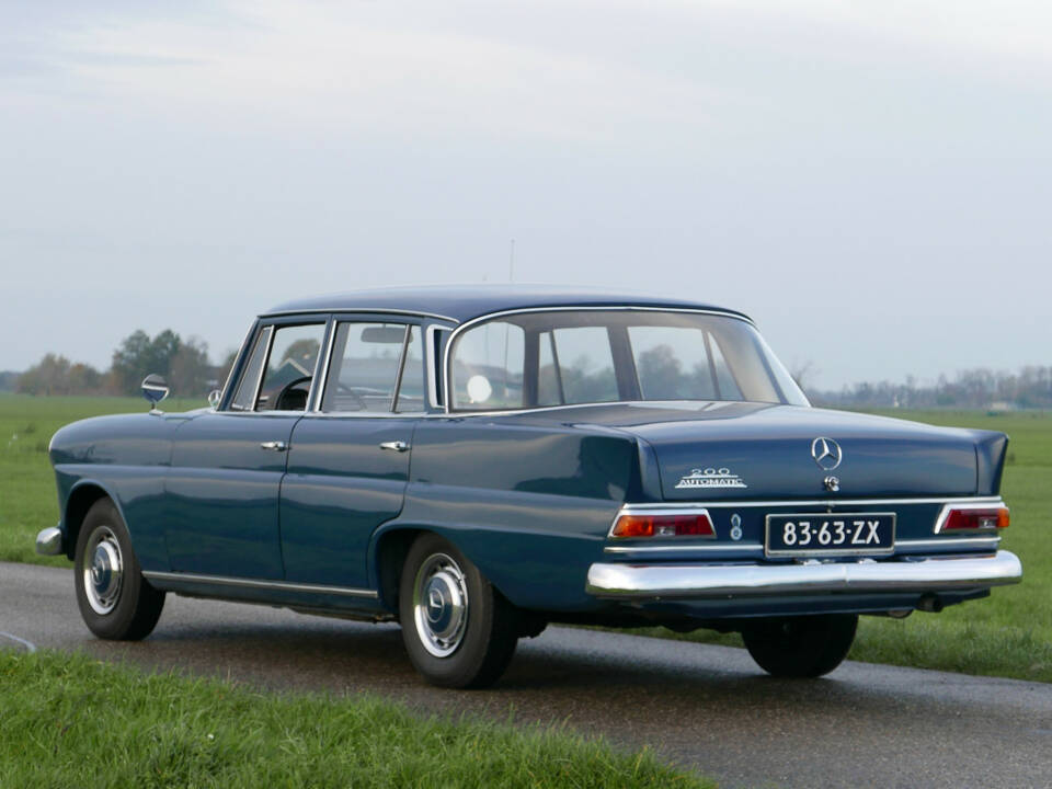 Image 33/39 of Mercedes-Benz 200 (1967)