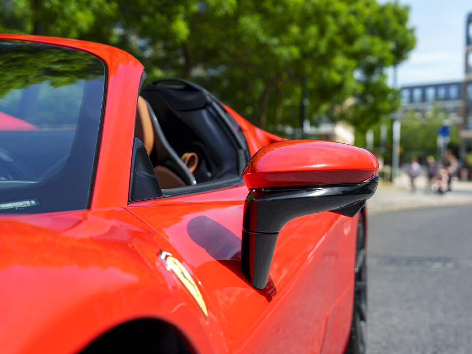 Image 11/37 of Ferrari SF90 Spider (2023)