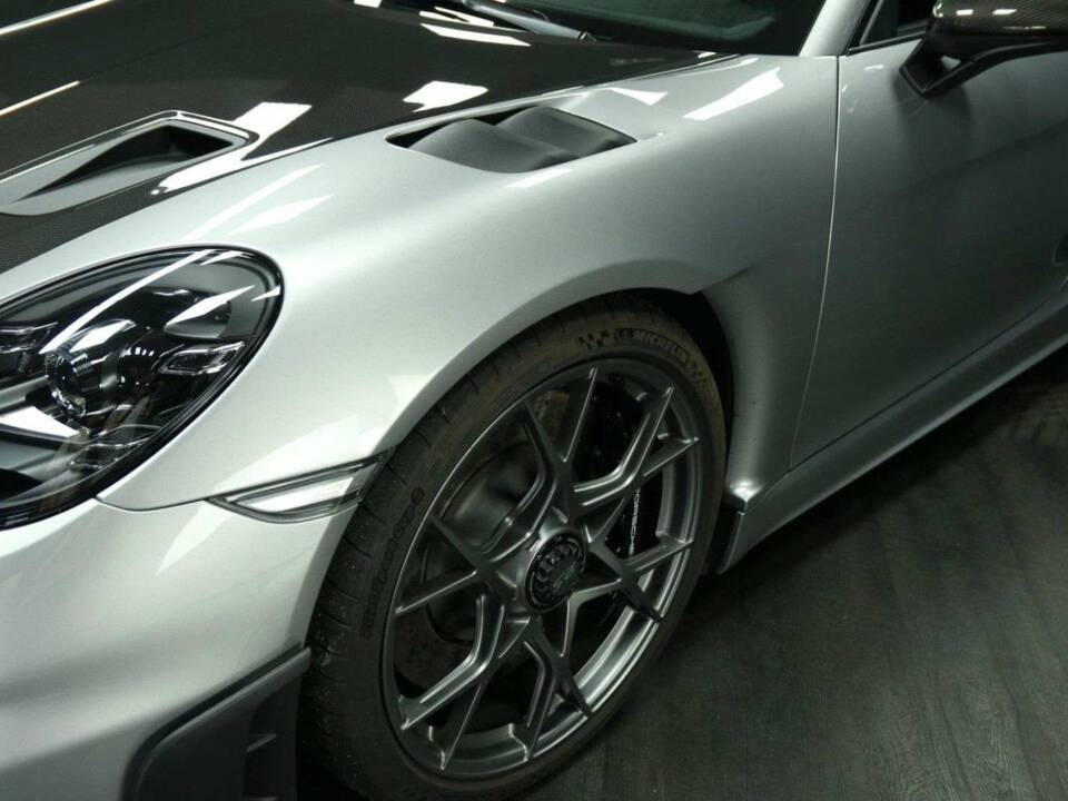Image 40/50 of Porsche 718 Cayman GT4 RS Weissach (2023)