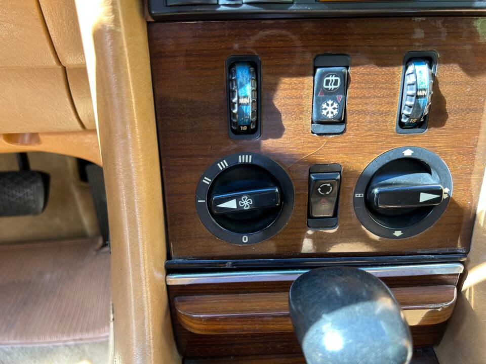 Image 25/50 of Mercedes-Benz 380 SL (1983)
