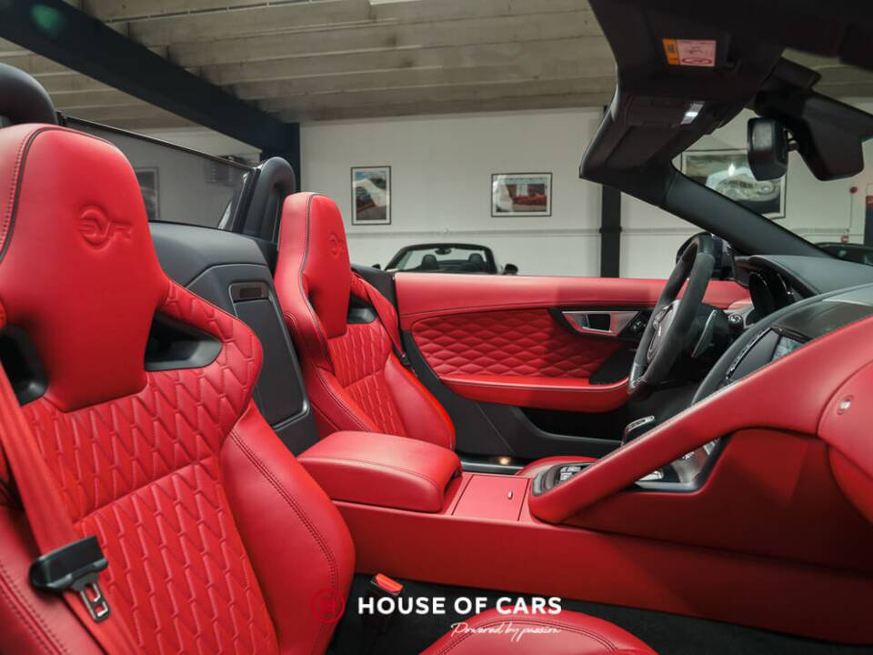 Afbeelding 20/25 van Jaguar F-Type SVR (2017)