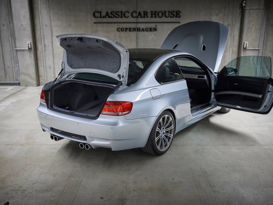 Image 20/100 of BMW M3 (2006)