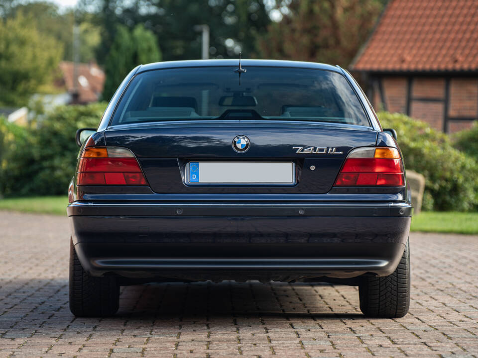 Bild 18/62 von BMW 740iL (1998)