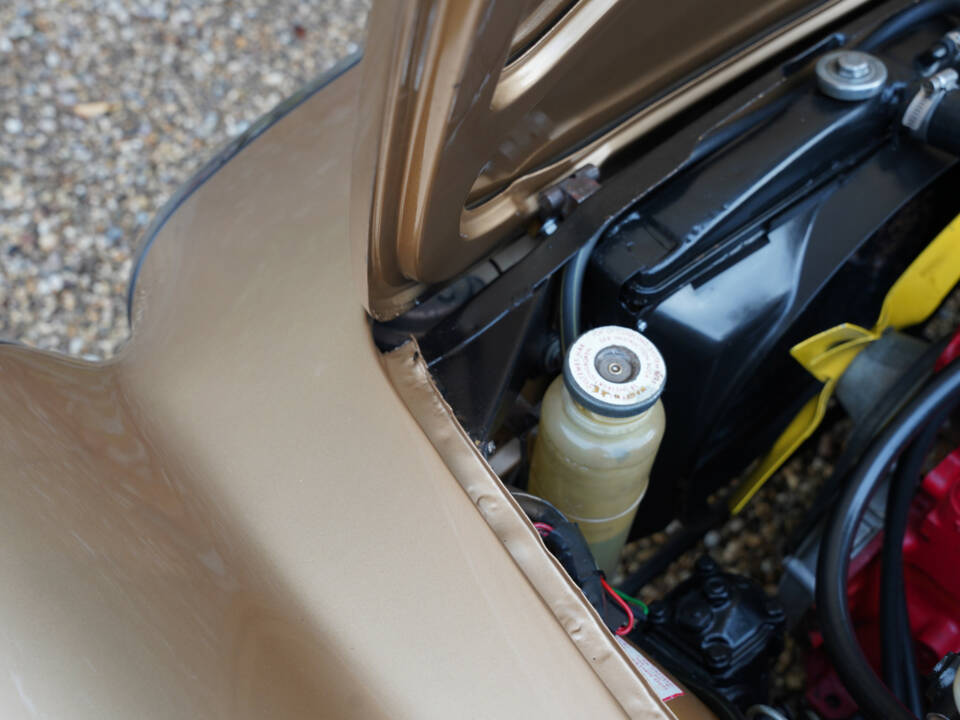Image 11/50 of Volvo 1800 E (1972)