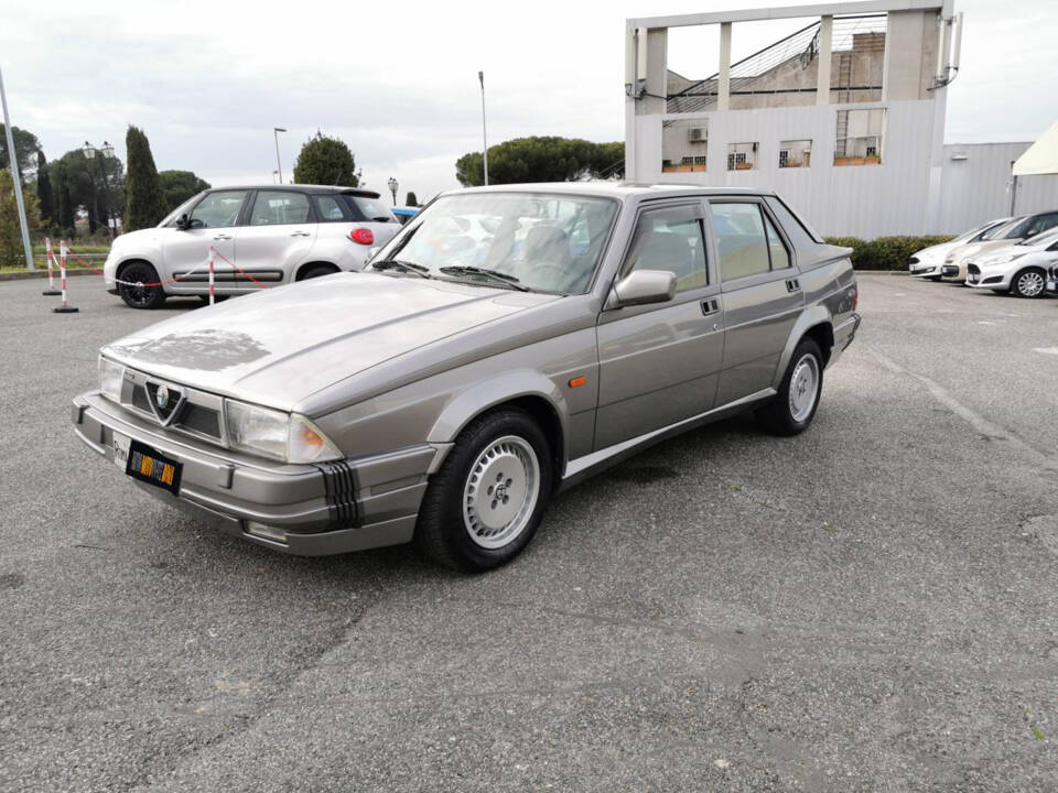 Bild 4/36 von Alfa Romeo 75 1.8 Turbo (1990)