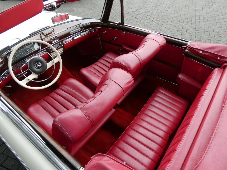 Immagine 16/29 di Mercedes-Benz 220 SE Cabriolet (1960)