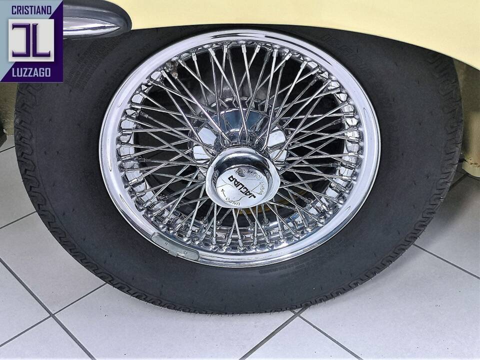 Image 38/51 de Jaguar E-Type (1970)