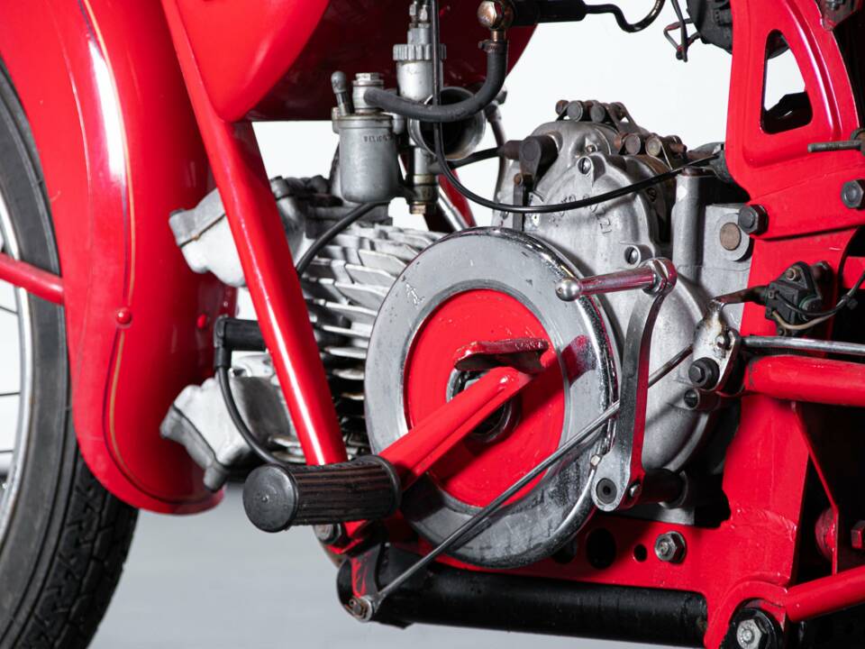 Image 24/50 of Moto Guzzi DUMMY (1955)