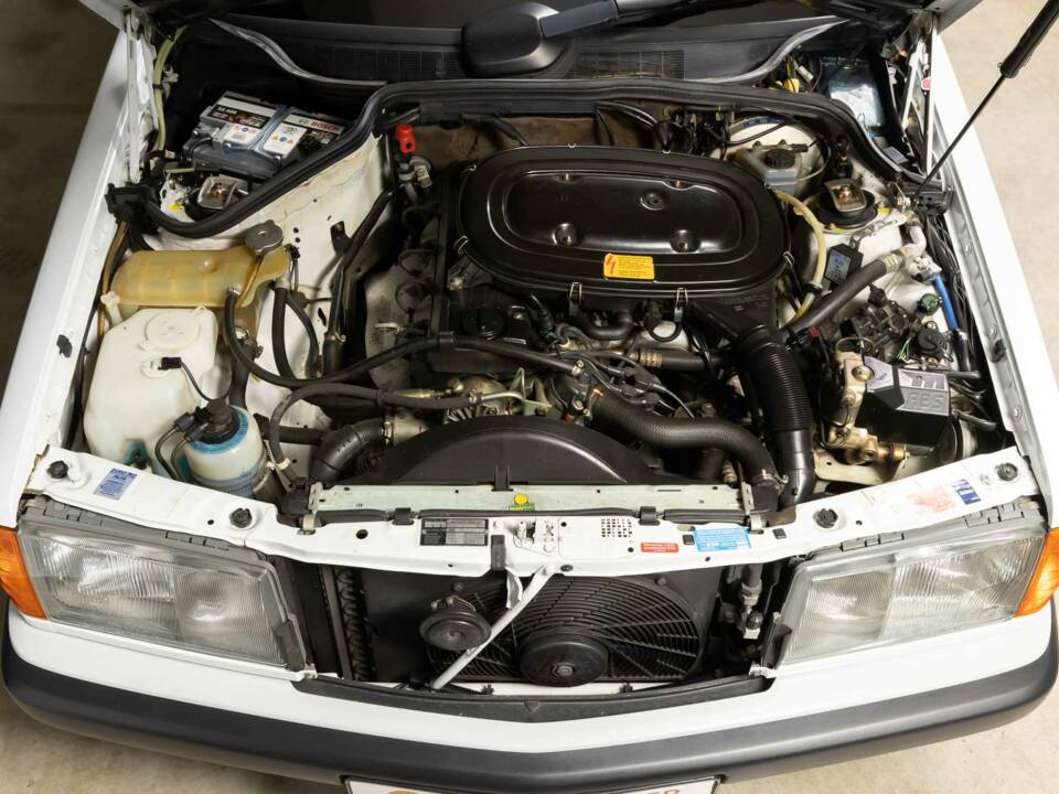 Image 5/78 de Mercedes-Benz 190 E 1.8 (1992)