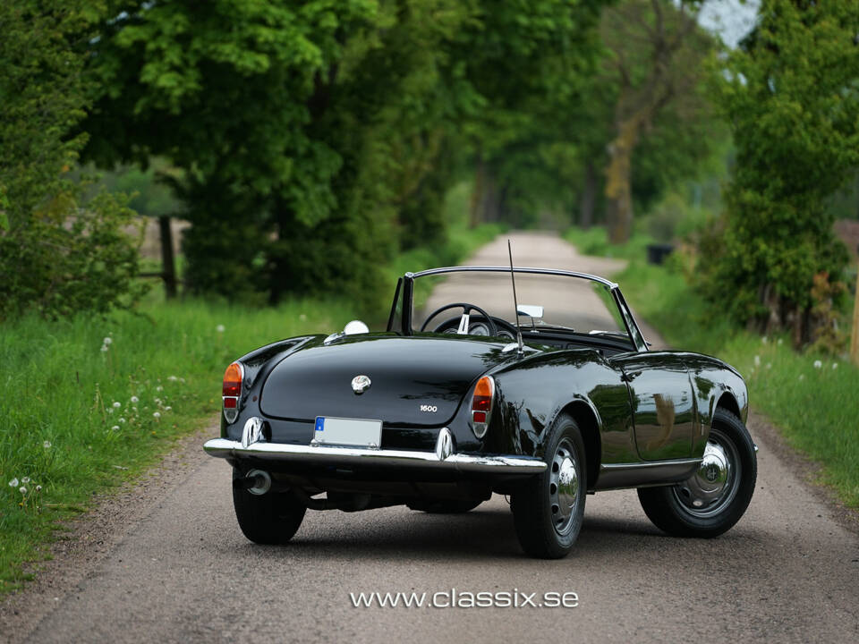 Image 11/20 of Alfa Romeo Giulia 1600 Spider (1964)
