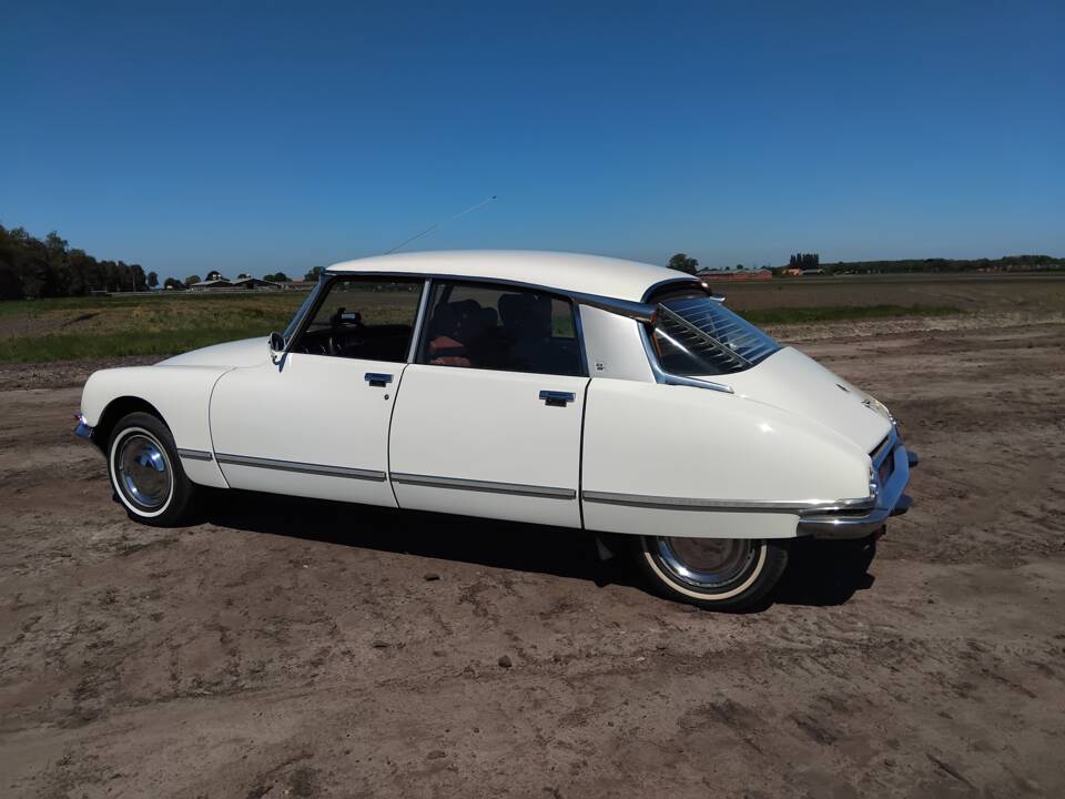 Image 11/40 of Citroën DS 21 (1972)