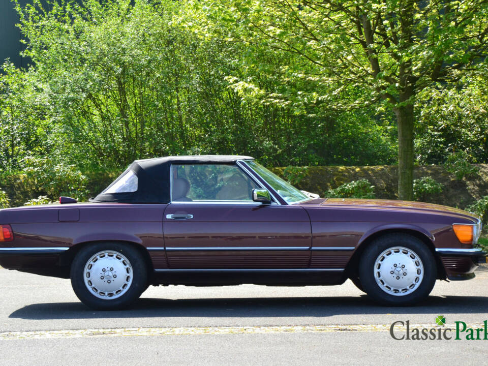 Image 22/50 of Mercedes-Benz 560 SL (1987)