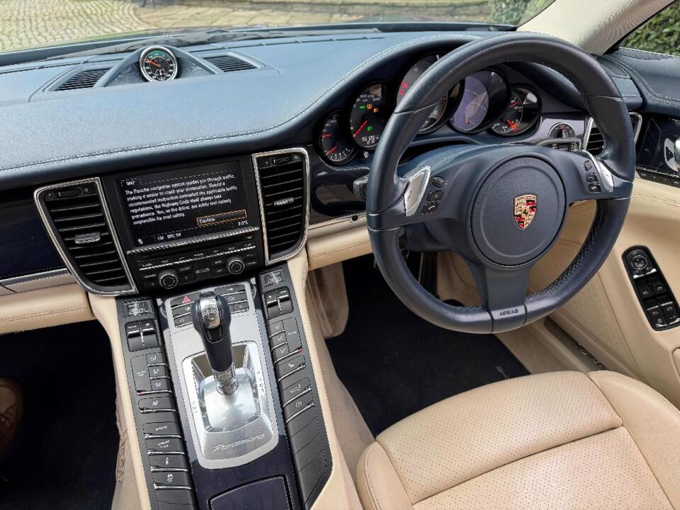 Immagine 27/36 di Porsche Panamera 4S (2009)