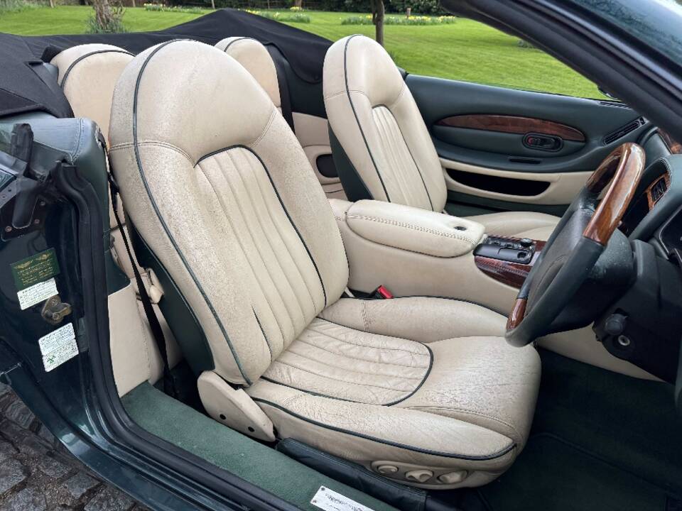 Image 34/44 of Aston Martin DB 7 Volante (1998)