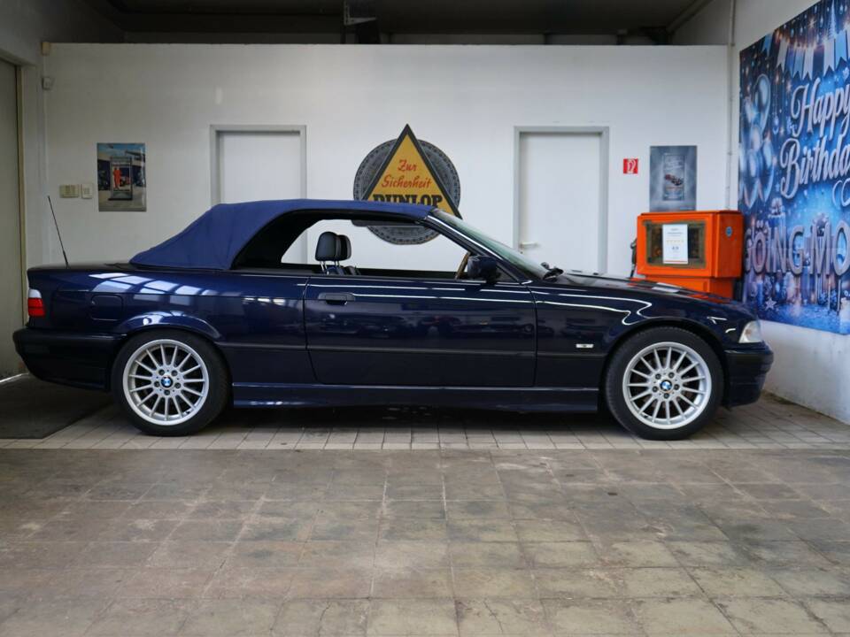 Image 33/36 of BMW 318i (1999)