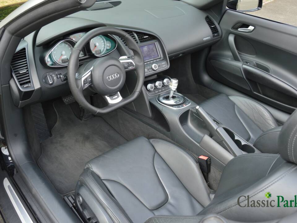 Image 26/50 of Audi R8 Spyder 4.2 FSI Quattro (2011)