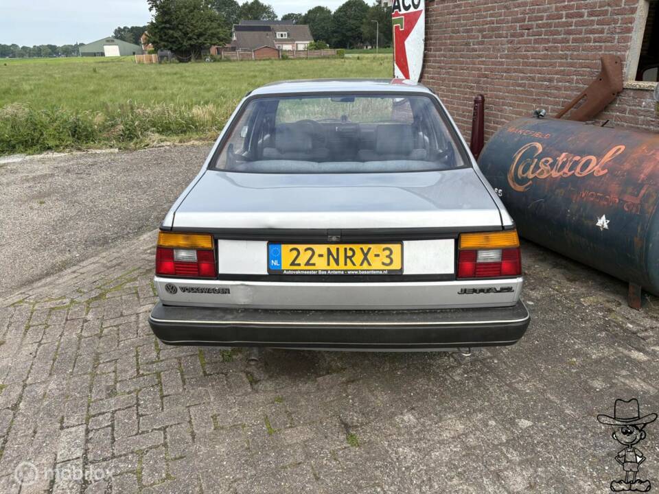 Bild 13/31 von Volkswagen Jetta 2,0 (1984)