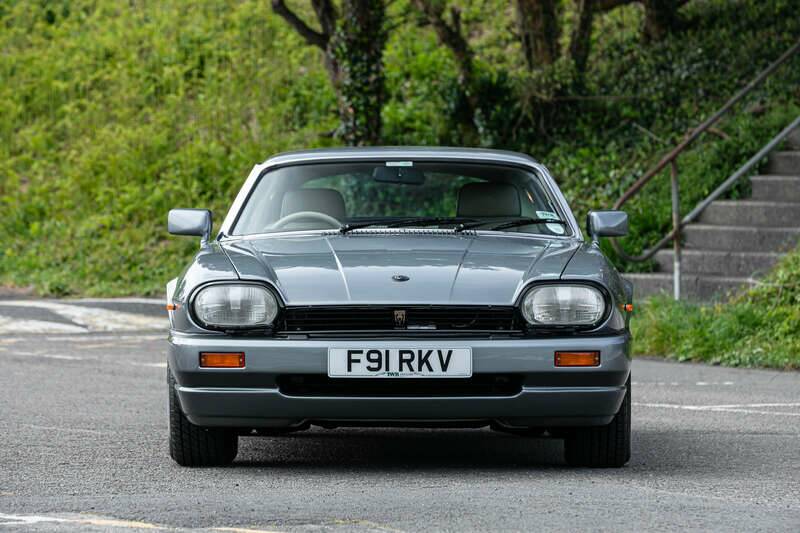 Image 6/36 of Jaguar XJR-S V12 Le Mans (1988)