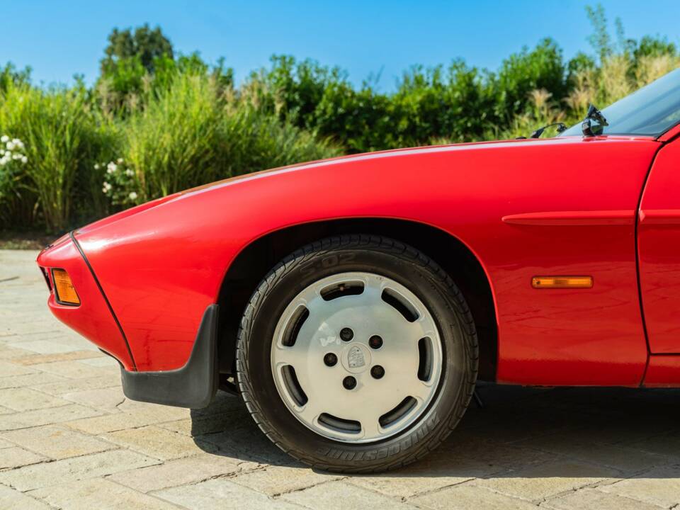 Image 26/50 de Porsche 928 S (1984)