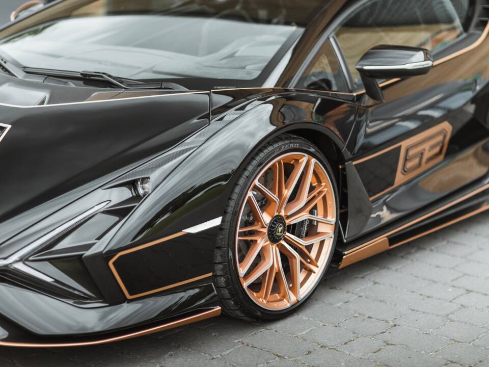 Image 6/68 of Lamborghini Sián FKP 37 (2021)