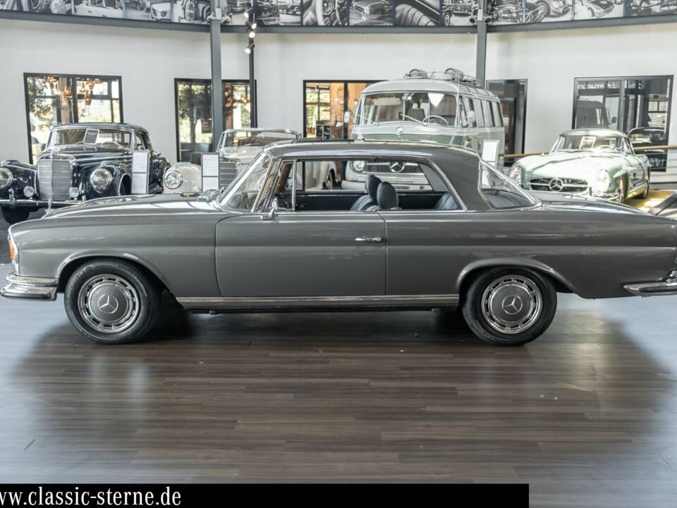 Image 2/15 de Mercedes-Benz 280 SE 3,5 (1970)