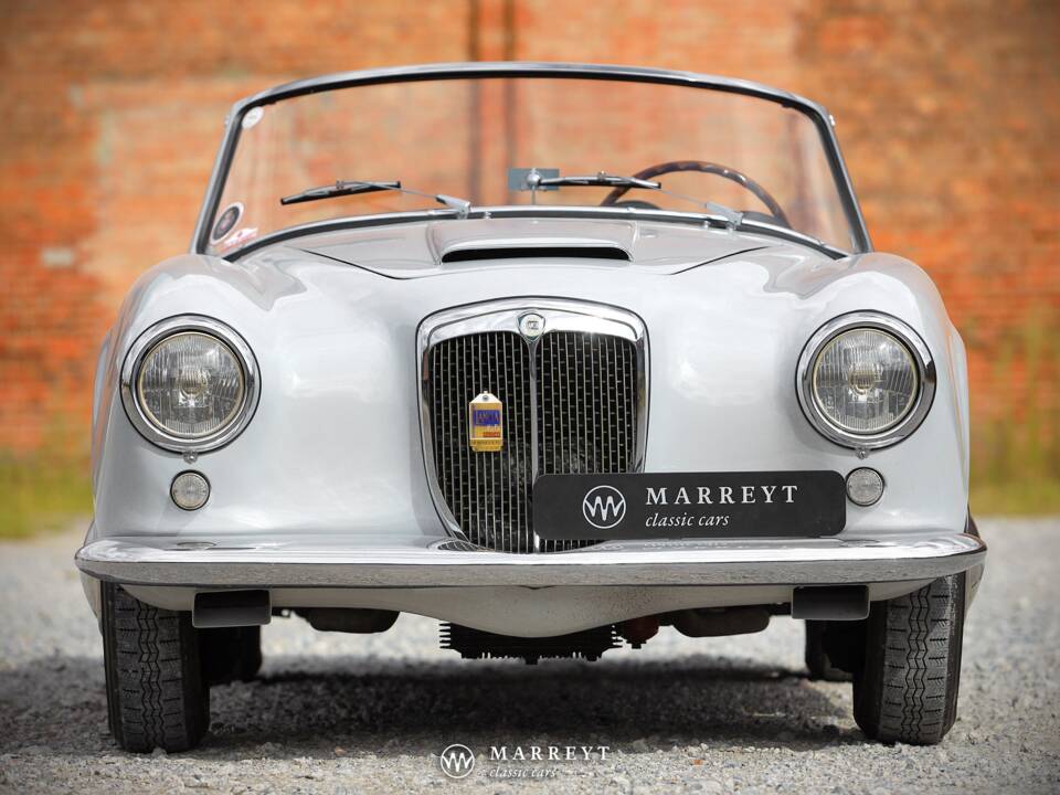 Image 7/70 of Lancia Aurelia B24 Convertible (1957)