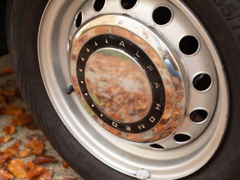 Image 17/51 of Alfa Romeo 1600 Spider Duetto (1966)