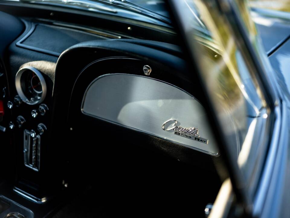 Image 28/35 of Chevrolet Corvette Sting Ray Convertible (1964)