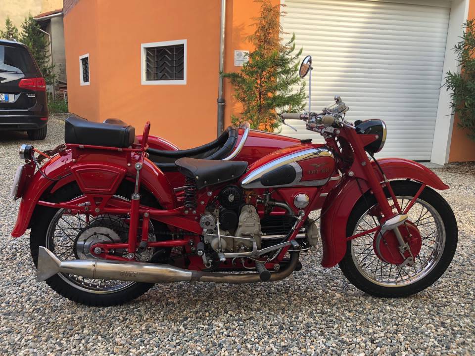 Image 4/9 de Moto Guzzi GTV 500 (1949)