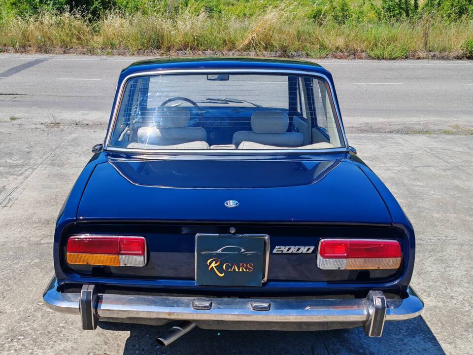 Image 8/50 of Alfa Romeo 2000 Berlina (1972)
