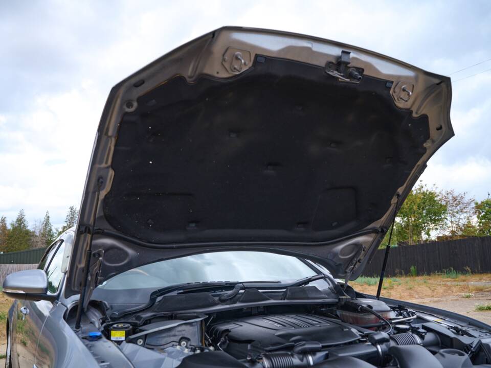 Bild 33/50 von Jaguar XJ 5.0 (2010)