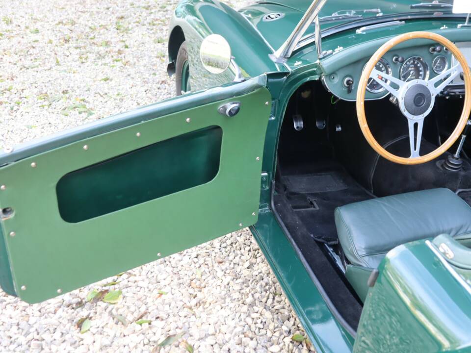 Image 13/50 of MG MGA Twin Cam (1959)