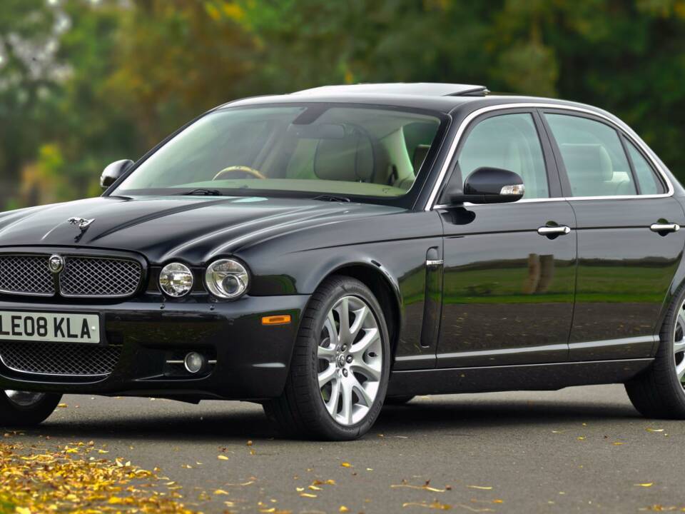 Image 1/50 of Jaguar XJ 8 4.2 (2008)