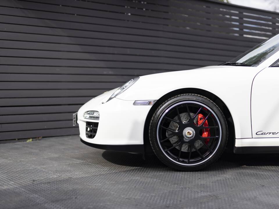 Immagine 18/25 di Porsche 911 Carrera GTS (2011)