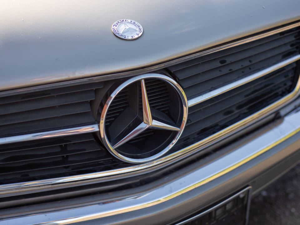 Image 26/95 of Mercedes-Benz 560 SEC (1985)