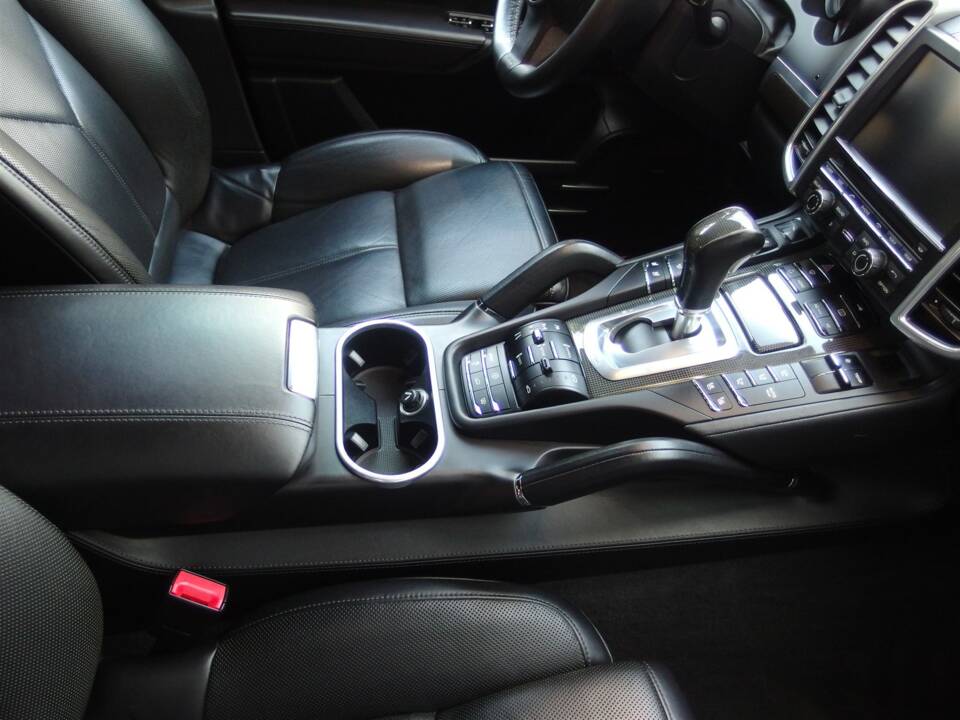 Imagen 56/97 de Porsche Cayenne Turbo (2011)