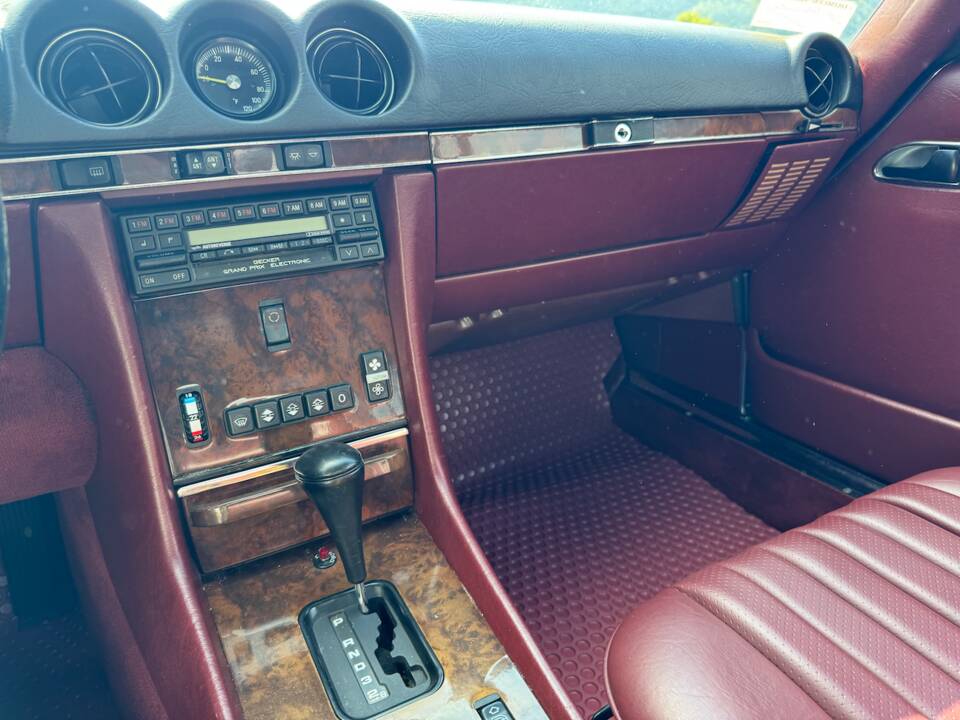 Image 12/26 of Mercedes-Benz 560 SL (1988)