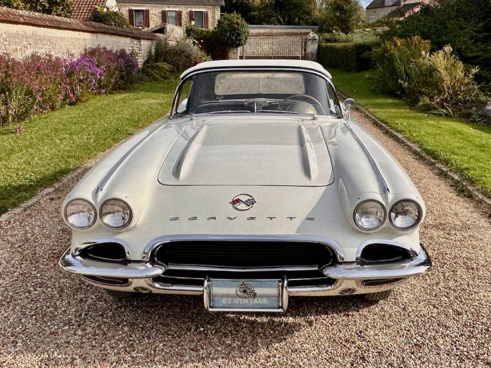 Image 14/50 of Chevrolet Corvette (1962)