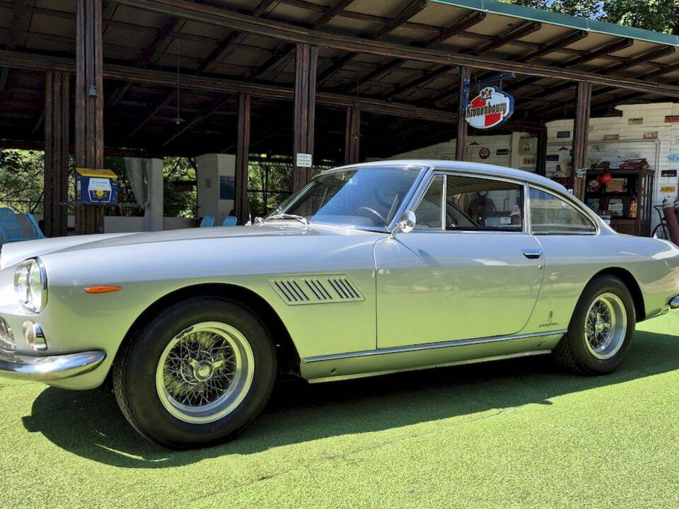 Imagen 5/66 de Ferrari 330 GT 2+2 (1964)